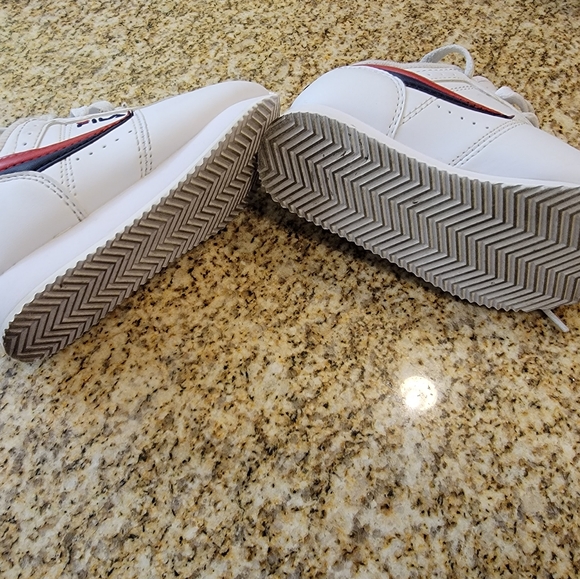 Toddler Fila Sneakers - Picture 5 of 8